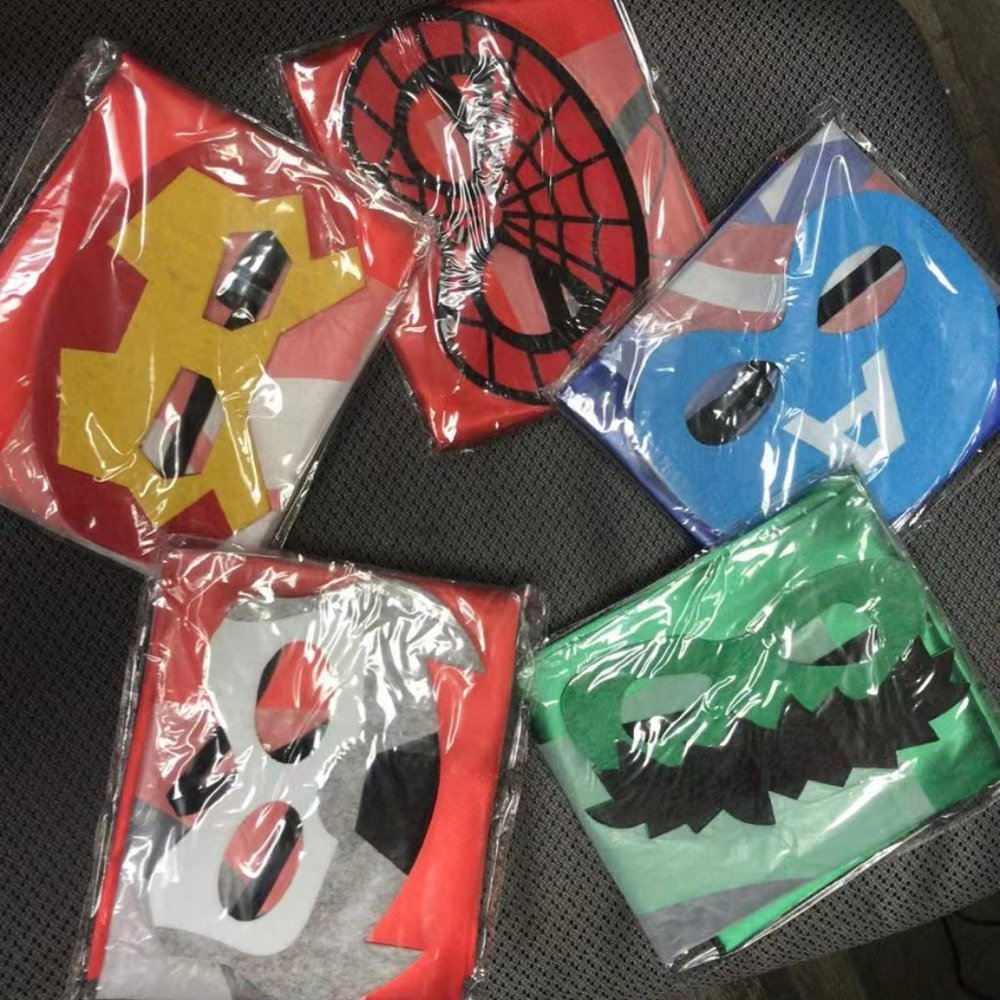 5PCS Superhero Capes Set and Slap Bracelet for Boys Costumes Birthday Party Gift